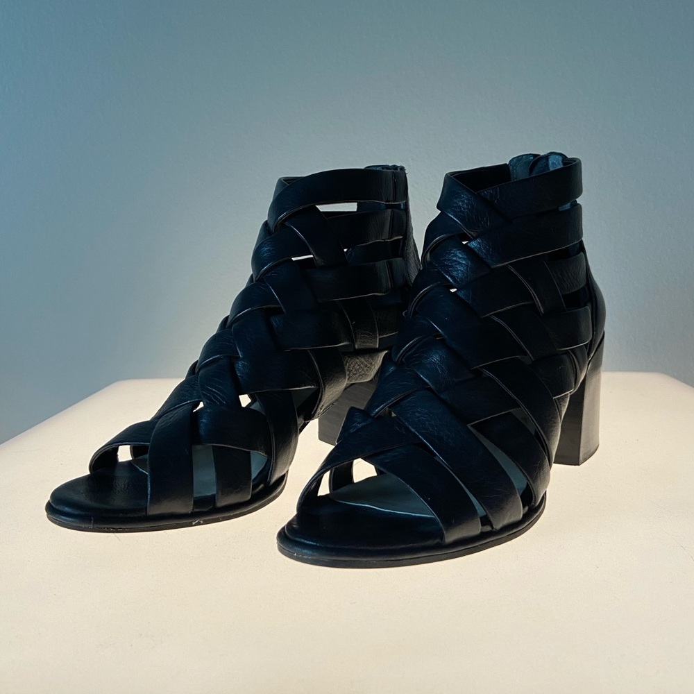 Kenneth Cole Heels - Picture 4 of 5